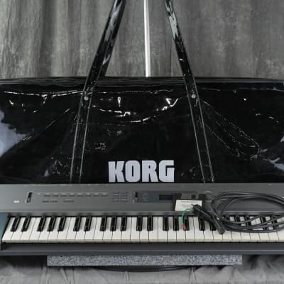 KORG N364 Music Workstation Synthesizer in Very Good Condition