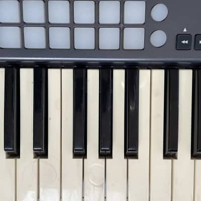 Novation Launchkey 61 MKI MIDI Keyboard Controller | Reverb Novation Launchkey 61 MKI MIDI Keyboard Controller | Reverb