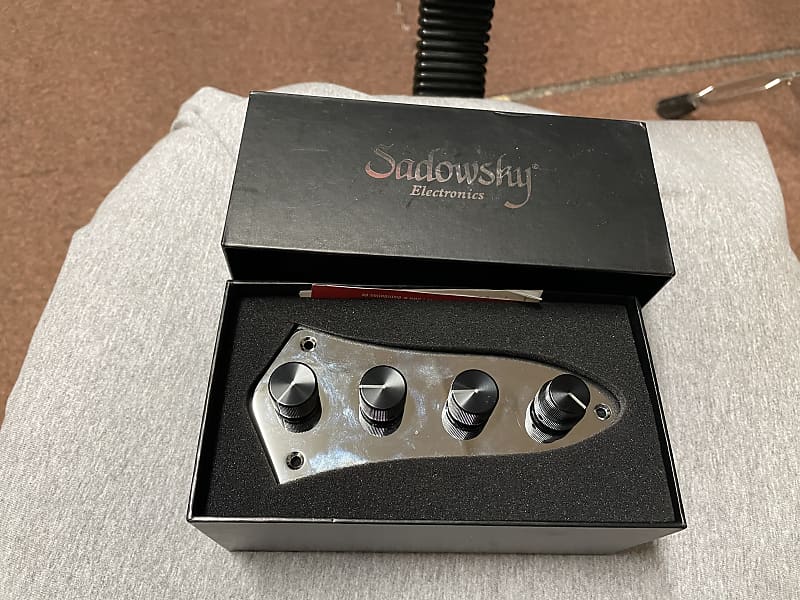 Sadowsky Onboard Bass Preamp with VTC 2020 Silver Reverb