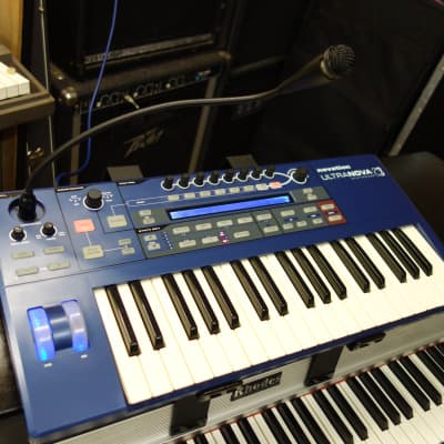 Novation UltraNova 37-Key 20-Voice Synthesizer 2010 - Blue