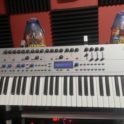 Novation KS4 49-Key 16-Voice Synthesizer 2002 - Silver