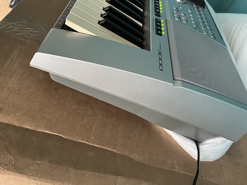 Yamaha PSR-3000 ジャンク Yamaha PSR-3000 61-Key Arranger Workstation 2000s - Gray