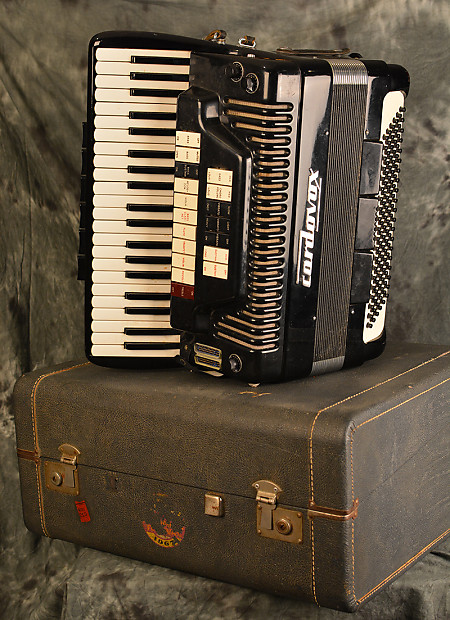 Cordovox Electric Accordion 1960s Vintage Made in Italy w Deluxe Velvet Lined Hardshell Case