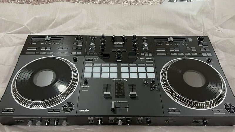 DDJ-REV7 - Scratch style 2-channel professional DJ controller for Serato DJ  Pro (Black)