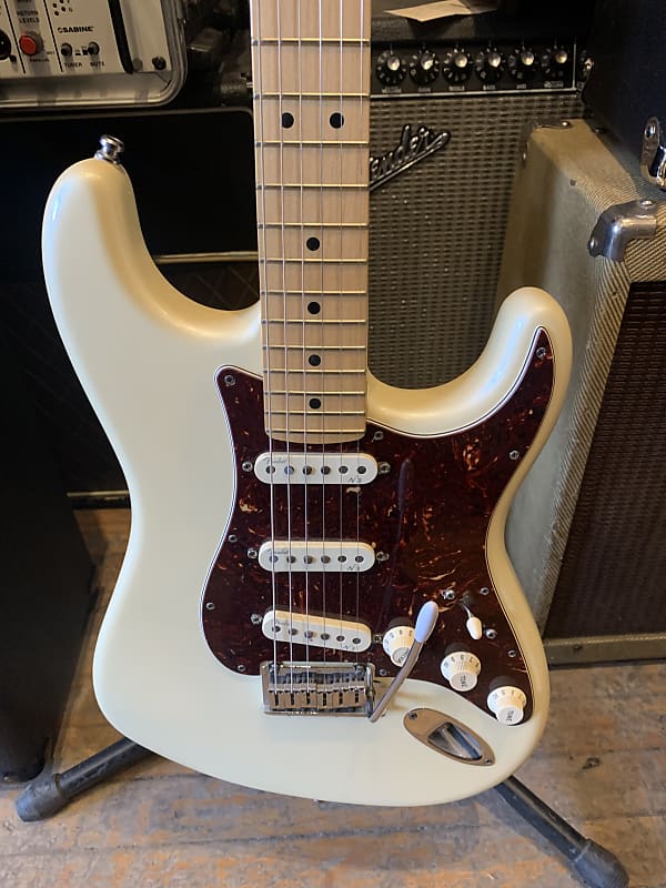 Fender American Deluxe Stratocaster 1999 - 2003 | Reverb Canada