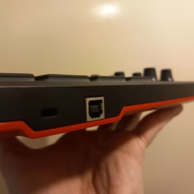 Akai MPD218 2015 - Present - Black image 4