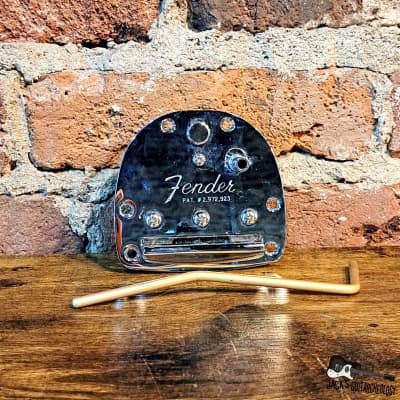 Fender Jaguar / Jazzmaster Tremolo Tailpiece w/ Bronze Bar (2010s - Silver/Gold)