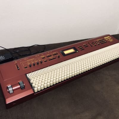 Wholetone Revolution synthesizer (chromatone keyboard muto