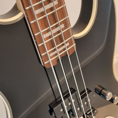 Tribe SF4 passive bass, Black Gloss image 5