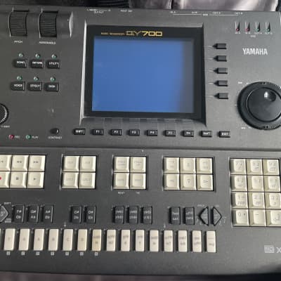 Yamaha QY700 Sequencer