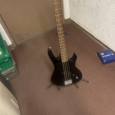 WASHBURN XB100 bass guitars