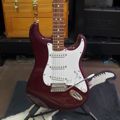 History Z1-CFS Stratocaster guitar - Red. Made in Japan by Fujigen