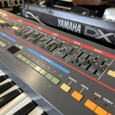 Roland Juno-106 61-Key Programmable Polyphonic Synthesizer 1984 - 1985 - Black image 3