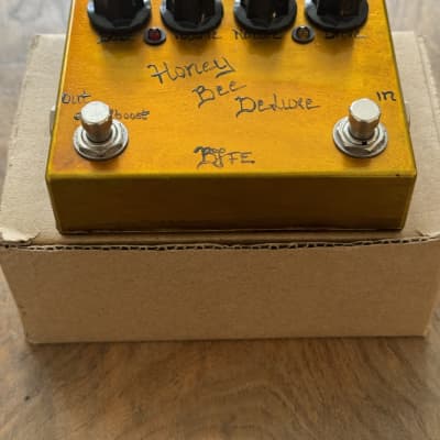 BJFE Honey Bee Deluxe Overdrive (4-Knob) | Reverb Canada