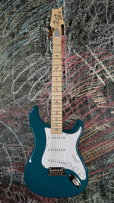 SE Silver Sky Nylon Blue | Reverb