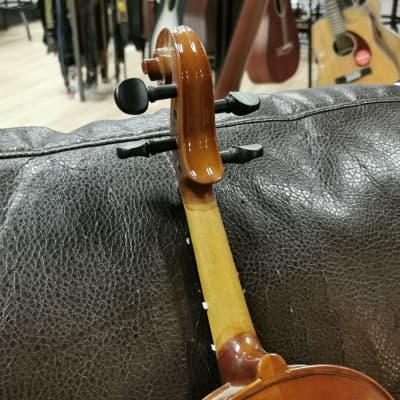 Menzel 1/2 Violin with Case and Bow - Natural image 9