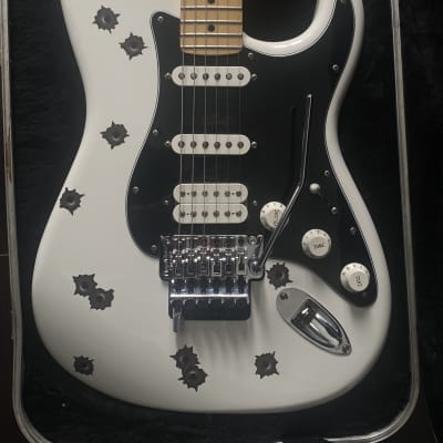 Fender Player Stratocaster Floyd Rose HSS with Maple Fretboard Polar White image 2