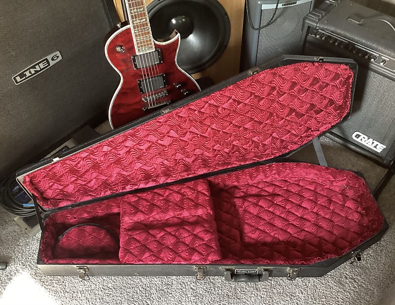 Coffin case guitar on sale case black red