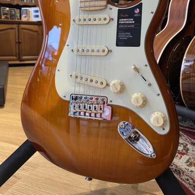 Fender American Performer Stratocaster with Maple Fretboard Honeyburst image 3