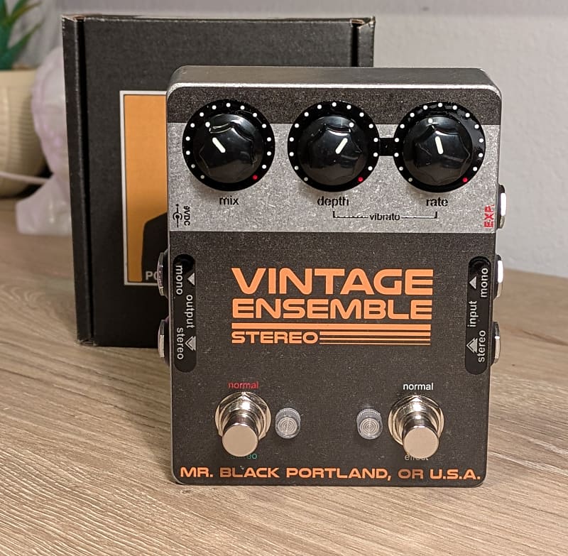 Mr. Black Stereo Vintage Ensemble