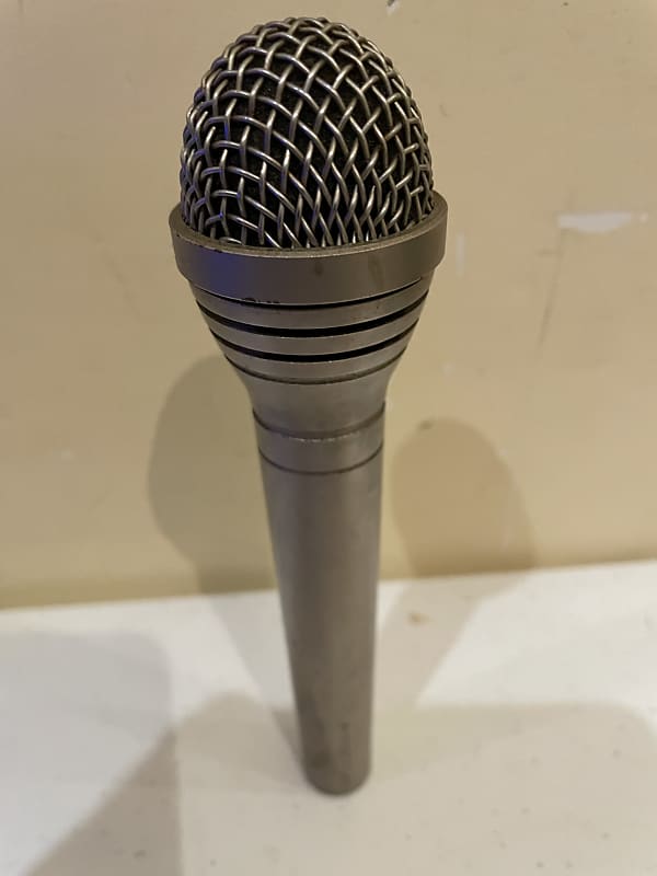 AKG D900 Dynamic, Long Shotgun Microphone (1968 – Mid 1980's