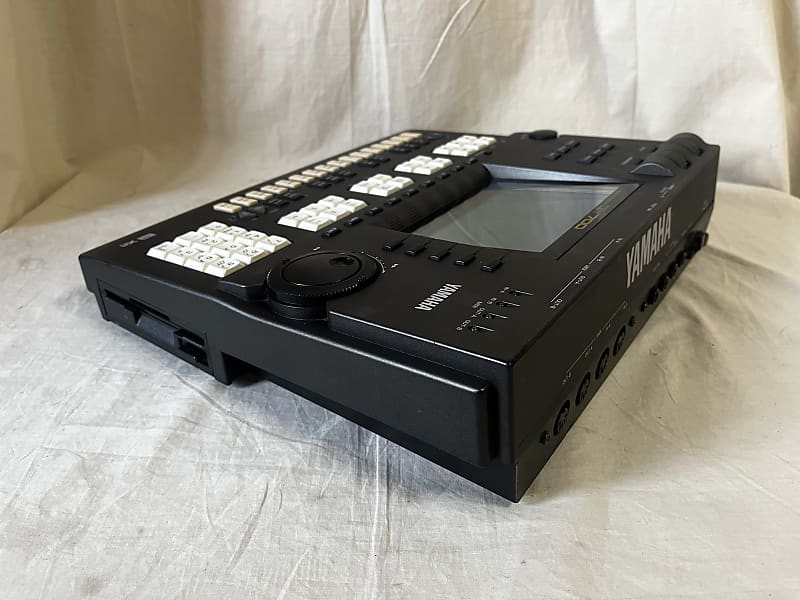 Yamaha QY700 Music Sequencer High-End Sequencer Workstation w