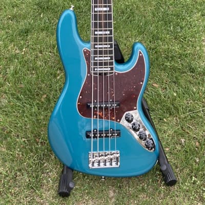 2017 Fender American Elite Jazz Bass V 5 String Near Mint 