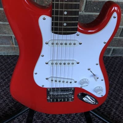 Squier Mini Stratocaster Dakota Red Small Scale Electric Guitar 6 String Like New Tested Great image 3
