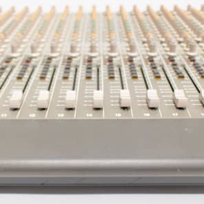 Tascam M-2524アナログミキサー 24ch8バス TASCAM M-2524 - What To