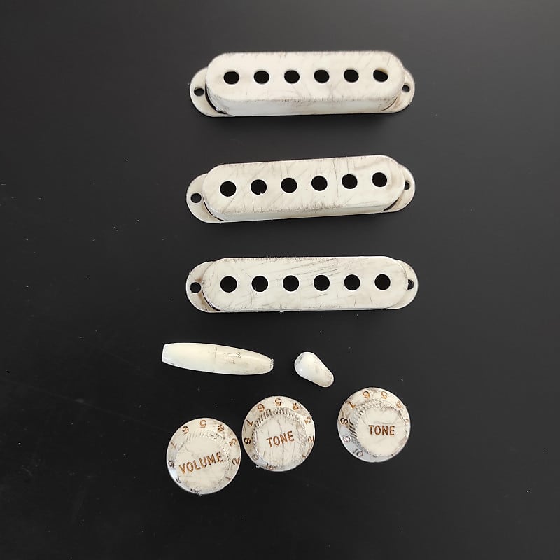 Knobs + pickup cover Relic Strat set Pickup Reverb UK