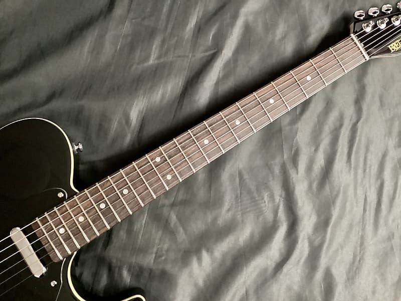 on ott　フレットキング
FKV22VR
汎用ハードケース付き FRETKING Country Squire Music Row / Laguna Blue / FKV24LB