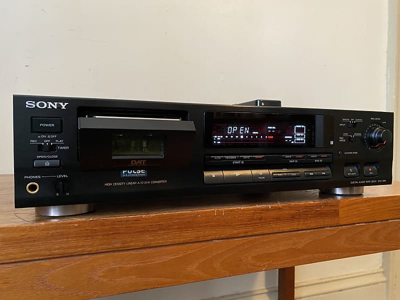 Sony DTC-690 DAT. Digital Audio Tape Recorder / Player. Remote + New Tape.  Near Mint.