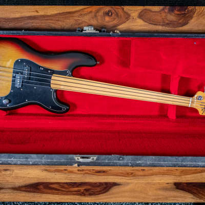 Fender Precision Bass Fretless with Maple Fingerboard 1970 - 1983 Sunburst image 2