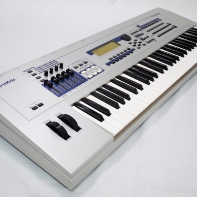 YAMAHA MO6