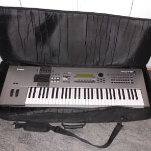 Classic Yamaha MOTIF 6 - Original 61-Key Workstation Classic Yamaha MOTIF 6 - Original 61-Key Workstation