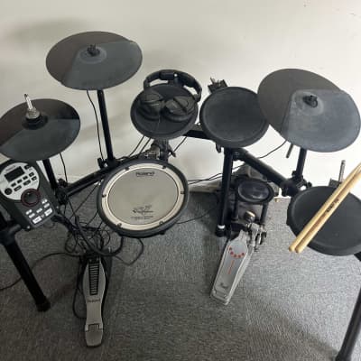Roland TD-11 V-Drum Kit with Mesh Snare Pad 2010s - Black