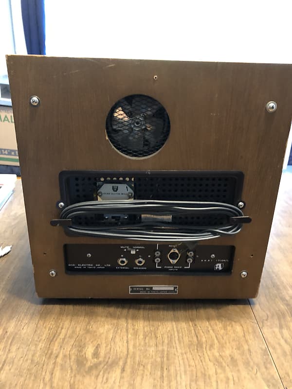 Vintage Akai 1710W Reel to Reel Tape Deck with Tube Amplifier - Works!