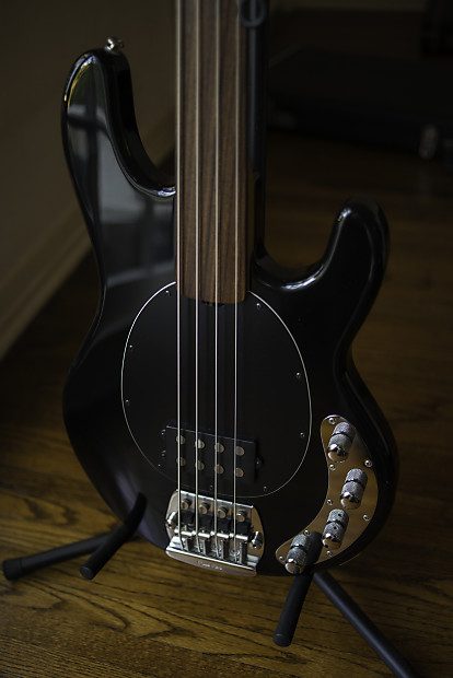 Music man fretless bass for sale deals
