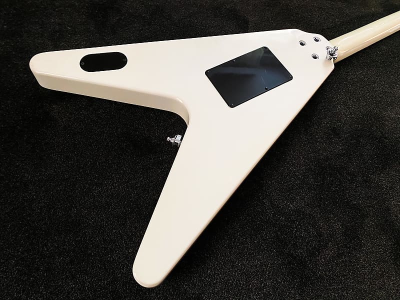 Made by ESP Killer KG Wishbone V Snow White - MINT condition - Gibson  Flying V vibe with Floyd Rose