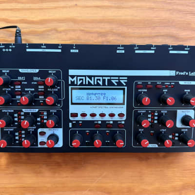 Fred's Lab Manatee 16ボイスシンセサイザー