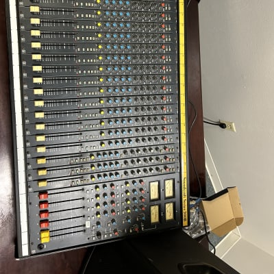 Soundcraft Series 200 24-Channel Analog Mixing Console