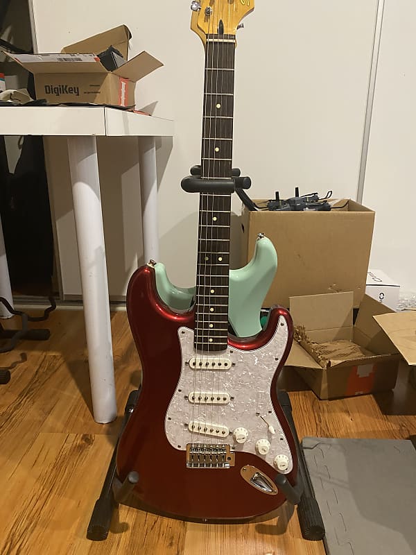 Squier Vintage Modified Surf Stratocaster 2012 - 2018 - Candy Apple Red image 1