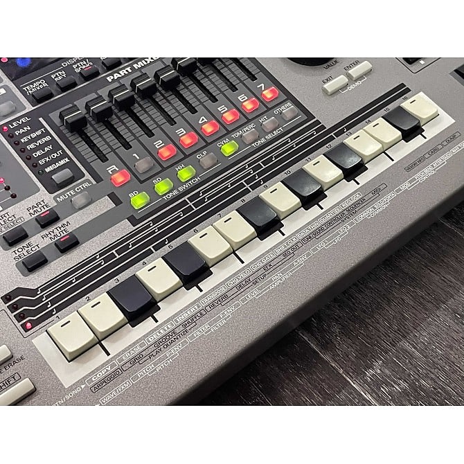 Roland GrooveBox MC-505 | Reverb