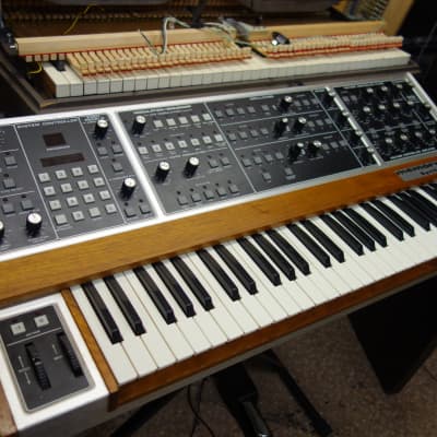 Moog  Memorymoog Plus (USA/1984) analogue programmable polyphonic synthesizer (100 memories) + MIDI + pro flightcase image 3