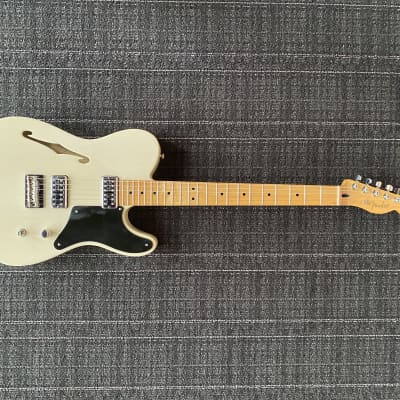 Fender Cabronita Thinline Telecaster (2013) – Acoustic Music