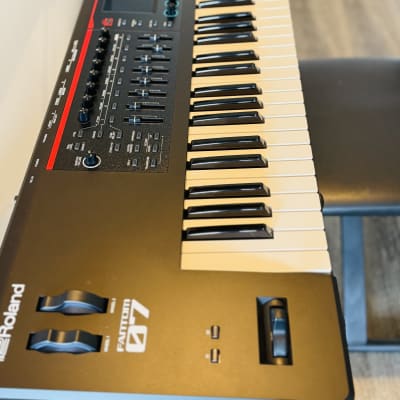 Roland Fantom-07 – Like New – Only 1 Month Old! Save $750+