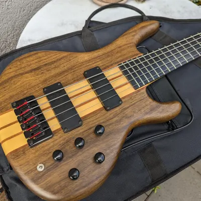 Wolf 5 String Bass Walnut Special Edition NAMM E-Bass Gitarre image 1