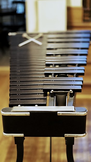 Musser Musser M31 4 Octave Windsor II Marimba Black