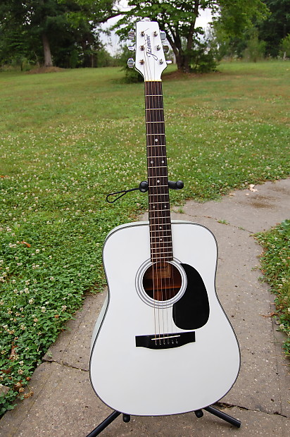 Jasmine Dreadnaught S46, White, Spruce Top, CLEARANCE