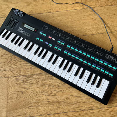 Yamaha DX100 Programmable Algorithm Synthesizer 1985 - Black